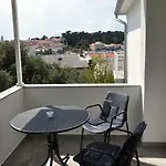 بيت ضيافة Rose On The Island Of Rab