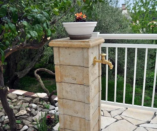 Gasthof Rose On The Island Of Rab Banjol